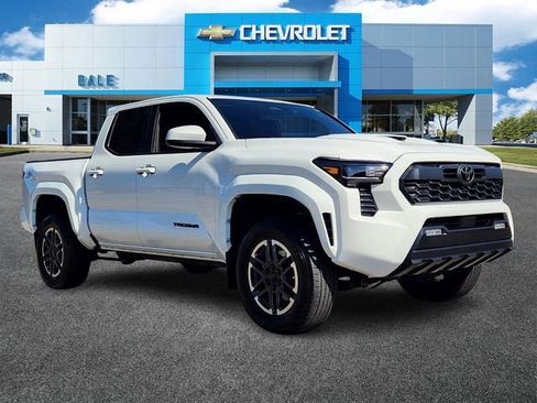 Used 2024 Toyota Tacoma TRD Sport AWD/4WD image 1
