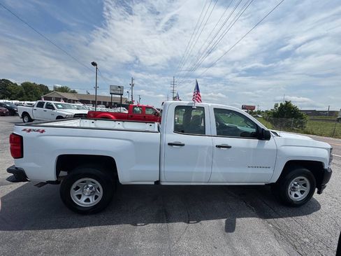 Used 2017 Chevrolet Silverado 1500 W/T w/ Trailering Package AWD/4WD image 5