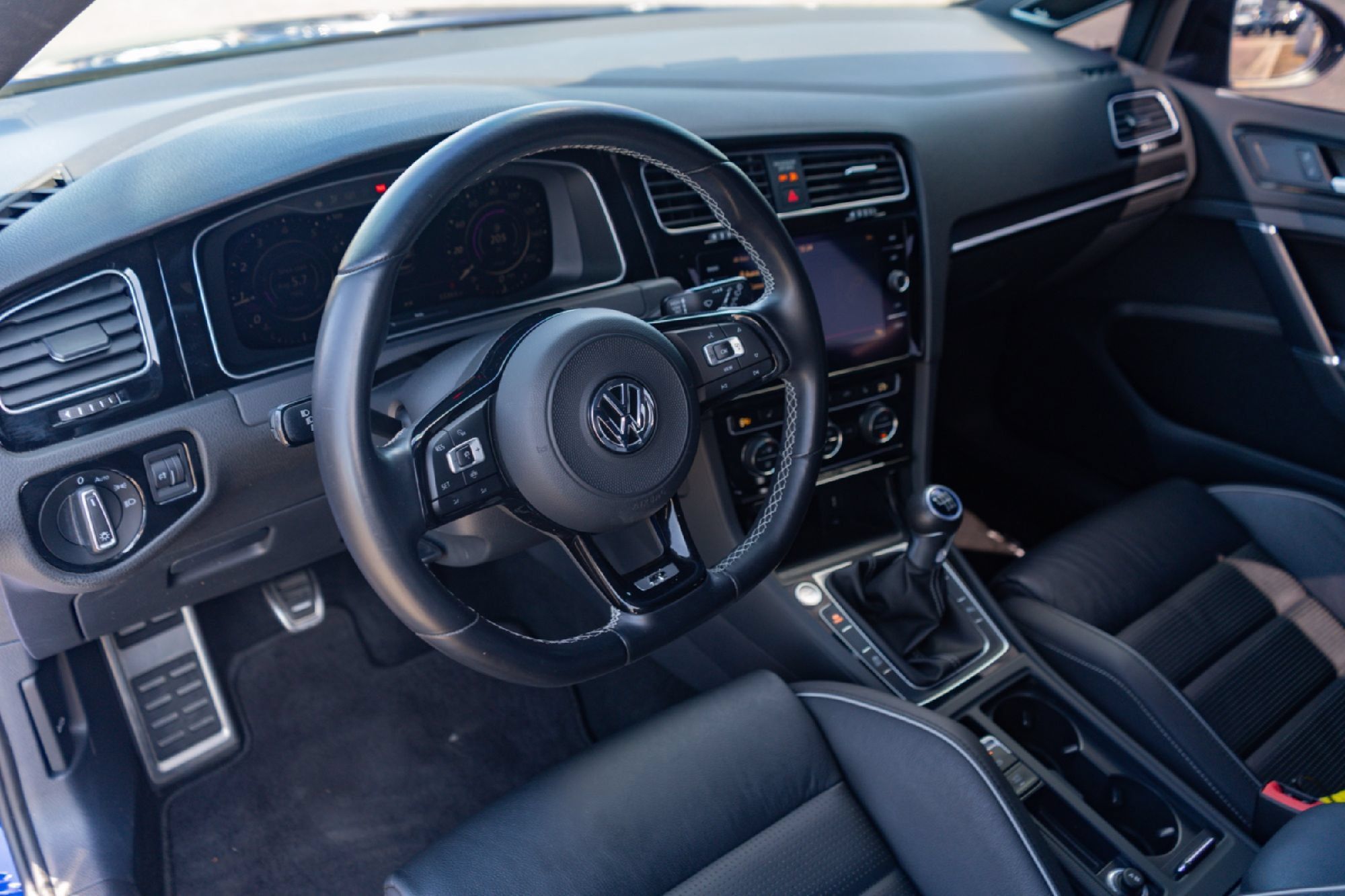 Used 2019 Volkswagen Golf R 4-Door AWD/4WD image 8