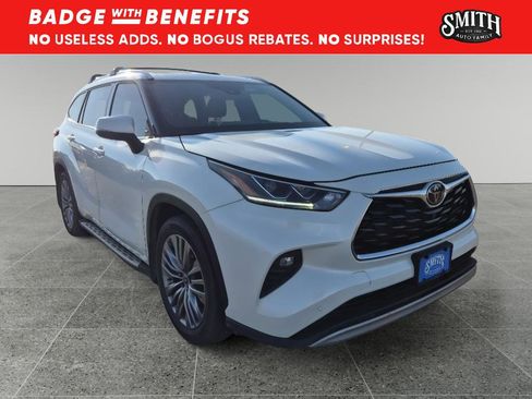 Used 2021 Toyota Highlander Platinum AWD/4WD image 1