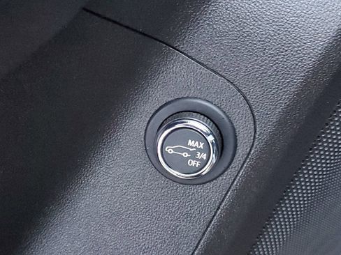 Certified 2022 GMC Acadia AT4 w/ Preferred Package image 34