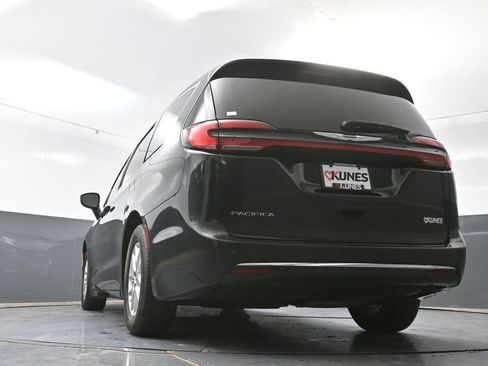 Used 2024 Chrysler Pacifica Touring-L FWD image 56