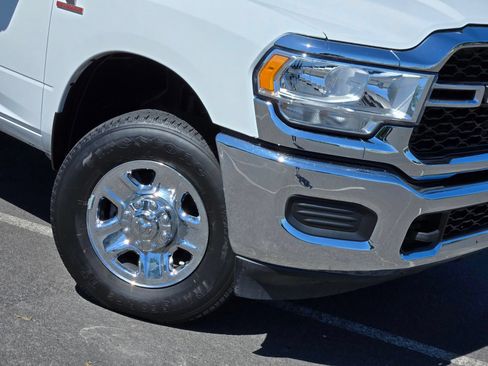 Used 2024 RAM 2500 Tradesman w/ Chrome Appearance Group AWD/4WD image 9