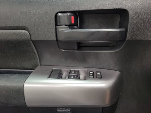 Used 2018 Toyota Sequoia TRD Sport AWD/4WD image 19