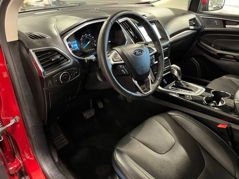 Used 2018 Ford Edge Titanium w/ Equipment Group 302A AWD/4WD image 19