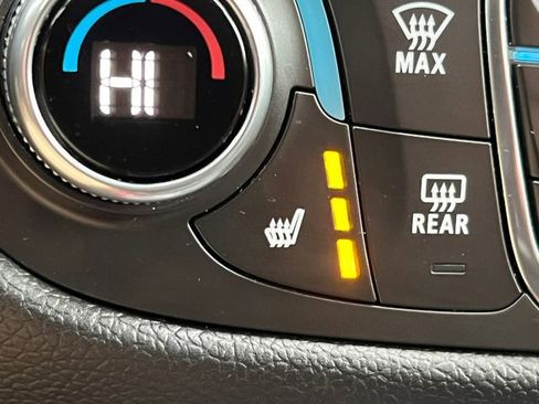 Used 2018 Chevrolet Equinox Premier image 26