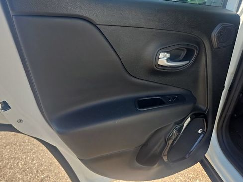 Used 2017 Jeep Renegade Altitude AWD/4WD image 24