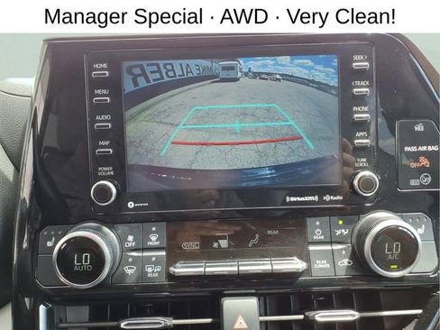 Used 2021 Toyota Highlander XLE AWD/4WD image 19