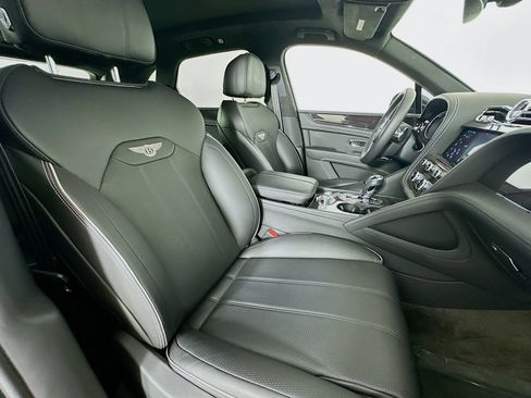 Used 2022 Bentley Bentayga AWD/4WD image 41