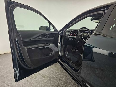 New 2026 Cadillac Lyriq V image 20