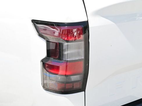 Used 2023 Nissan Frontier SV w/ SV Convenience Package RWD image 21