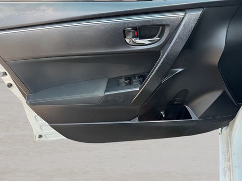 Used 2017 Toyota Corolla LE FWD image 11