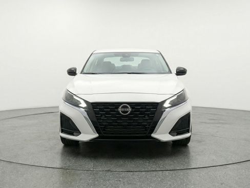 Used 2025 Nissan Altima 2.5 SV image 2