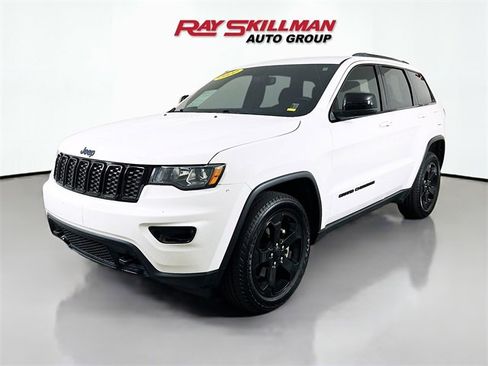 Used 2020 Jeep Grand Cherokee Laredo image 3