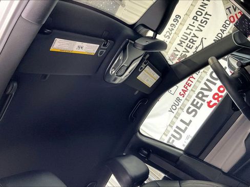 Used 2025 Jeep Compass Limited image 13