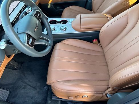 Used 2025 Genesis GV80 2.5T Advanced image 15