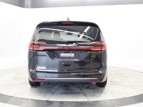 Certified 2023 Chrysler Pacifica Touring-L FWD image 4