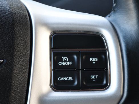 Used 2015 Chrysler Town & Country Touring image 36