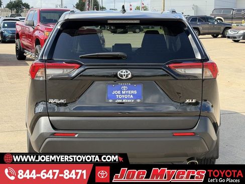 Used 2025 Toyota RAV4 XLE w/ Convenience Package image 8