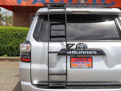 Used 2020 Toyota 4Runner TRD Off-Road AWD/4WD image 9