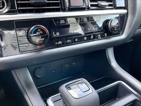 Used 2024 Nissan Pathfinder SL w/ SL Premium Package image 25