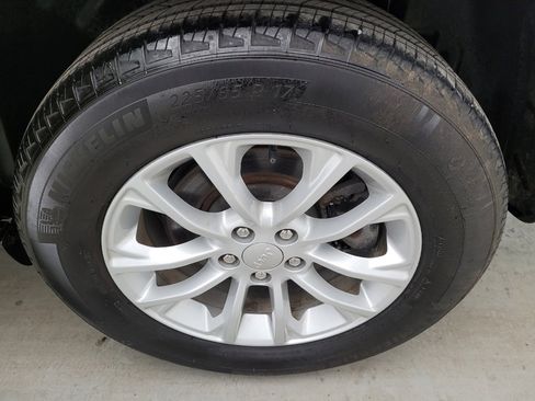 Used 2020 Jeep Cherokee Latitude w/ Cold Weather Group image 31
