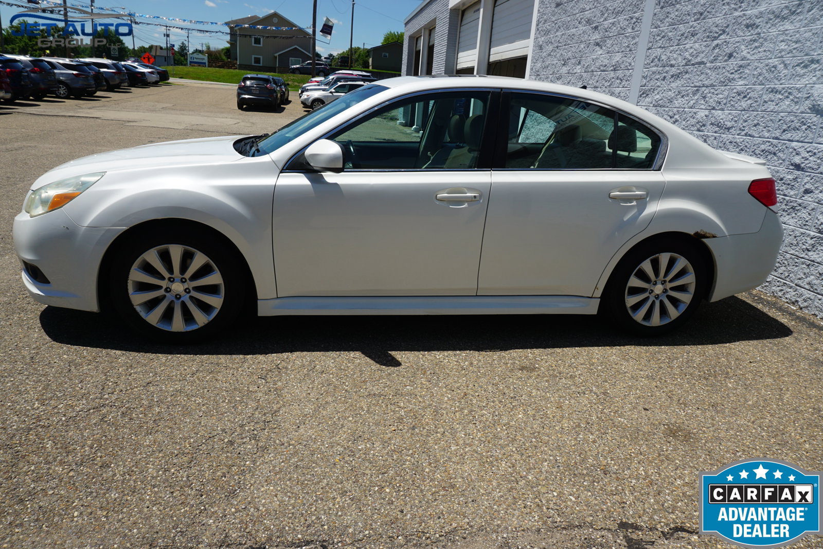Used 2011 Subaru Legacy 2.5i Limited w/ Appearance Package 1H AWD/4WD image 4