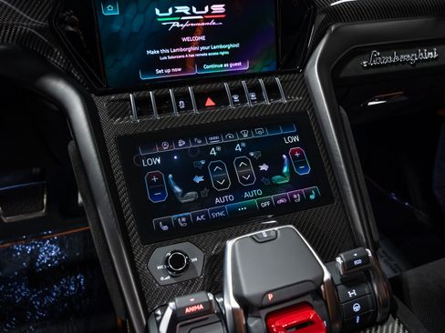 Used 2024 Lamborghini Urus Performante AWD/4WD image 62