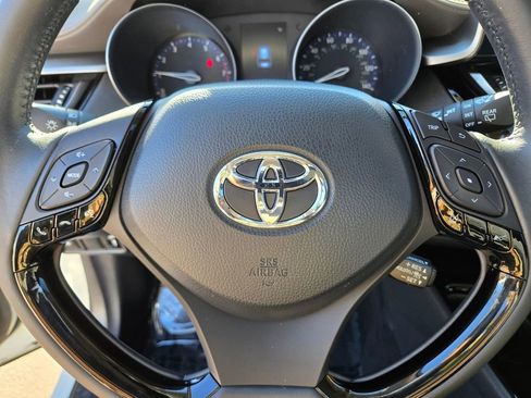 Used 2021 Toyota C-HR Limited image 22