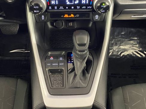 Used 2024 Toyota RAV4 XLE FWD image 16
