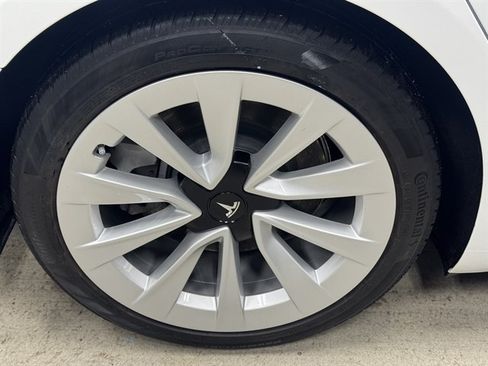 Used 2022 Tesla Model 3 Long Range AWD/4WD image 9