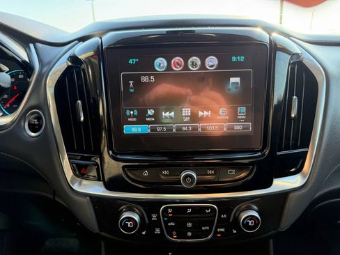Used 2018 Chevrolet Traverse LT image 17