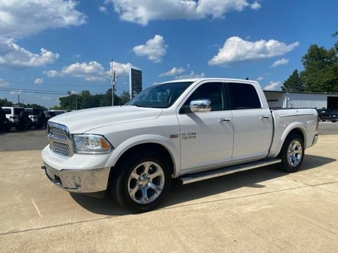 Used 2017 RAM 1500 Laramie w/ Convenience Group AWD/4WD image 2