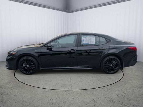 Used 2025 Toyota Camry SE image 5