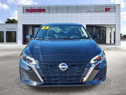 Used 2025 Nissan Altima 2.5 SV w/ SV Premium Package FWD image 2
