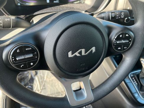 Used 2025 Kia Soul LX w/ LX Technology Package image 24
