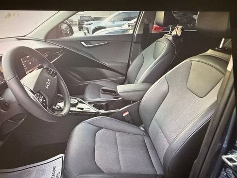 Used 2025 Kia Niro Wind FWD image 11