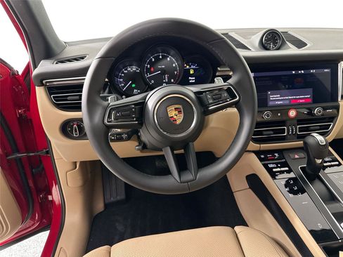 Certified 2026 Porsche Macan AWD/4WD image 18