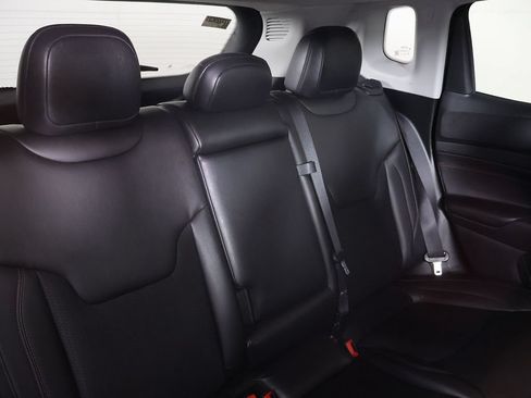 Used 2022 Jeep Compass Trailhawk w/ Trailhawk Convenience Group AWD/4WD image 31