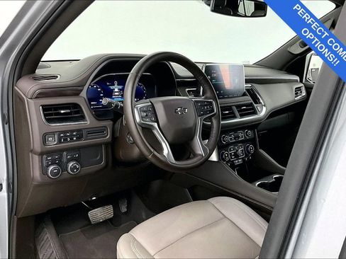 Used 2024 Chevrolet Suburban Z71 w/ Luxury Package image 18