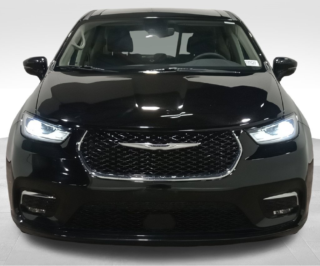Used 2024 Chrysler Pacifica Touring-L FWD image 10