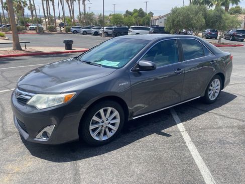 Used 2012 Toyota Camry XLE w/ Leather Pkg FWD image 1
