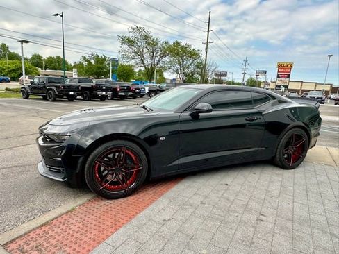 Used 2020 Chevrolet Camaro SS RWD image 3