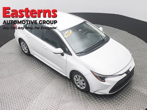 Used 2025 Toyota Corolla LE FWD image 3