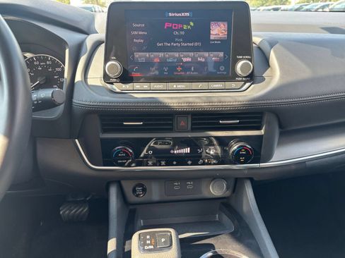 Used 2025 Nissan Rogue SV FWD image 16