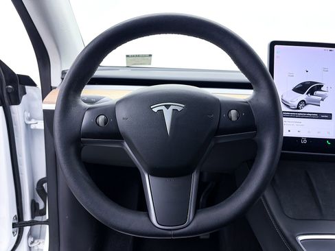 Used 2021 Tesla Model Y 2WD image 26