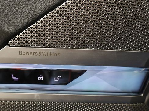 Used 2025 BMW 740i xDrive image 42