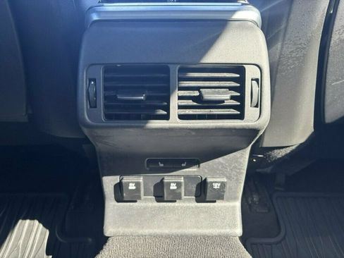 Used 2018 Land Rover Range Rover Velar R-Dynamic SE AWD/4WD image 22