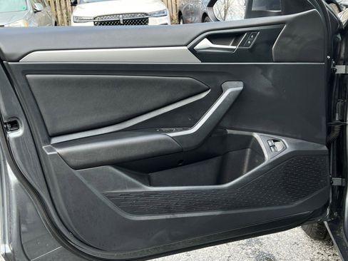 Used 2021 Volkswagen Jetta SE w/ SE Cold Weather Package image 16