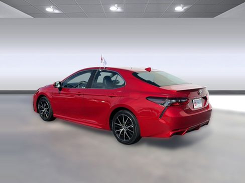 Used 2024 Toyota Camry SE FWD image 3